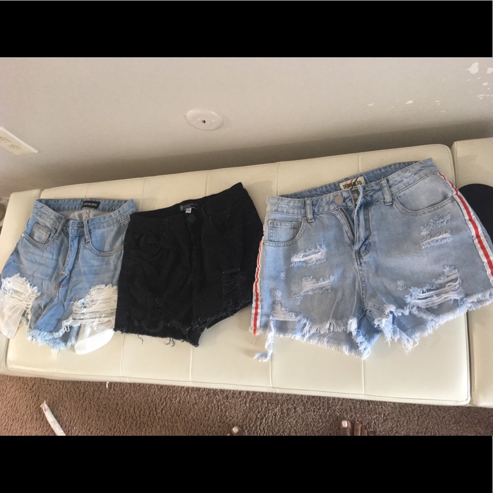 Shorts size small bandle